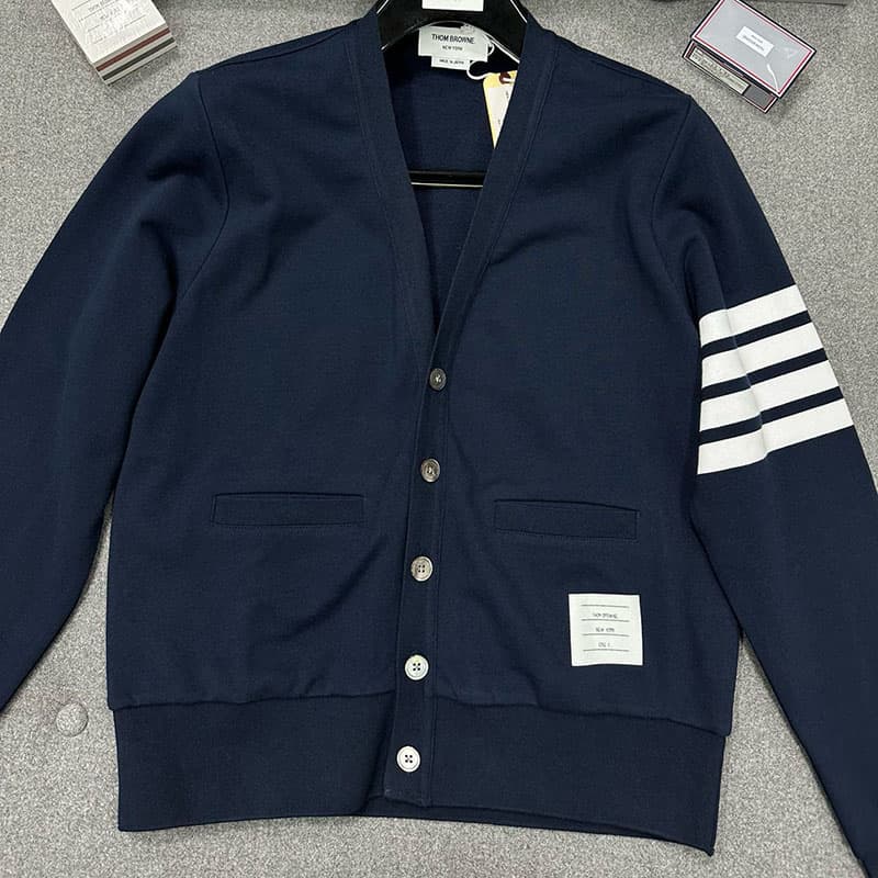 톰브라운 사선완장 4-Bar 루프백 저지 v넥 가디건