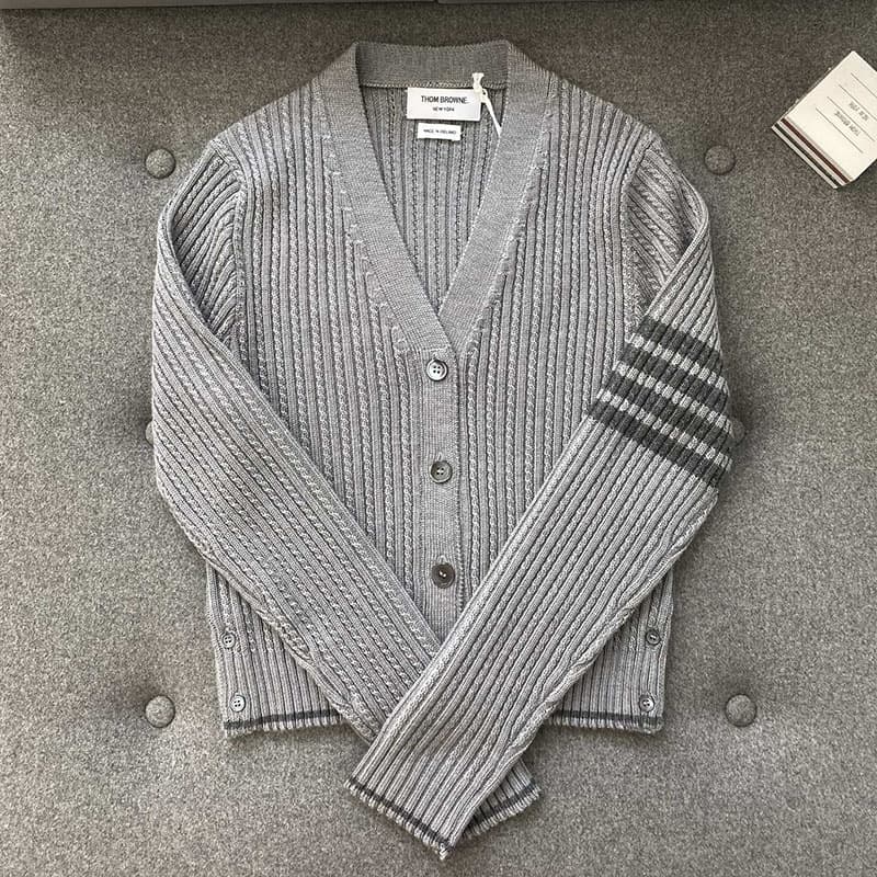 톰브라운 사선완장 4-Bar 케이블 크롭 가디건