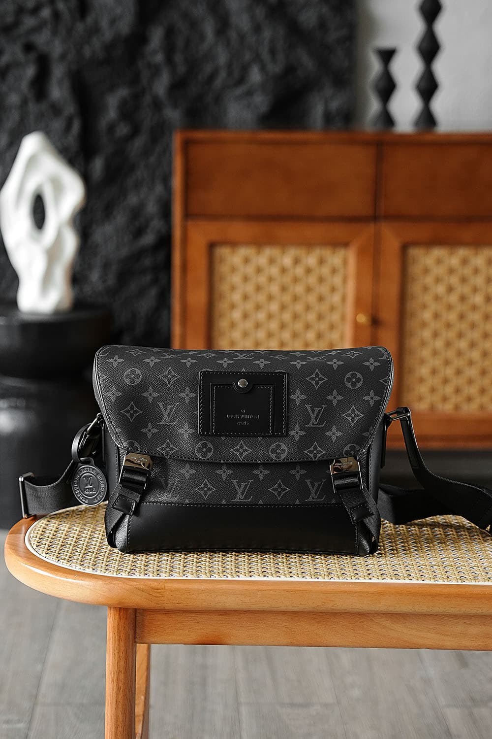 Louis Vuitton Highend Messenger PM Voyager Monogram Eclipse