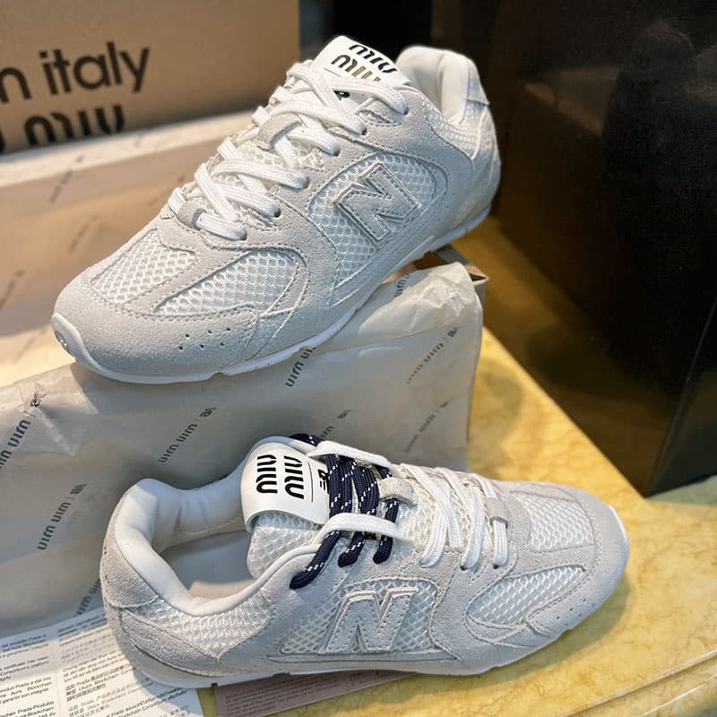뉴발란스 x 미우미우 530 SL 스니커즈
