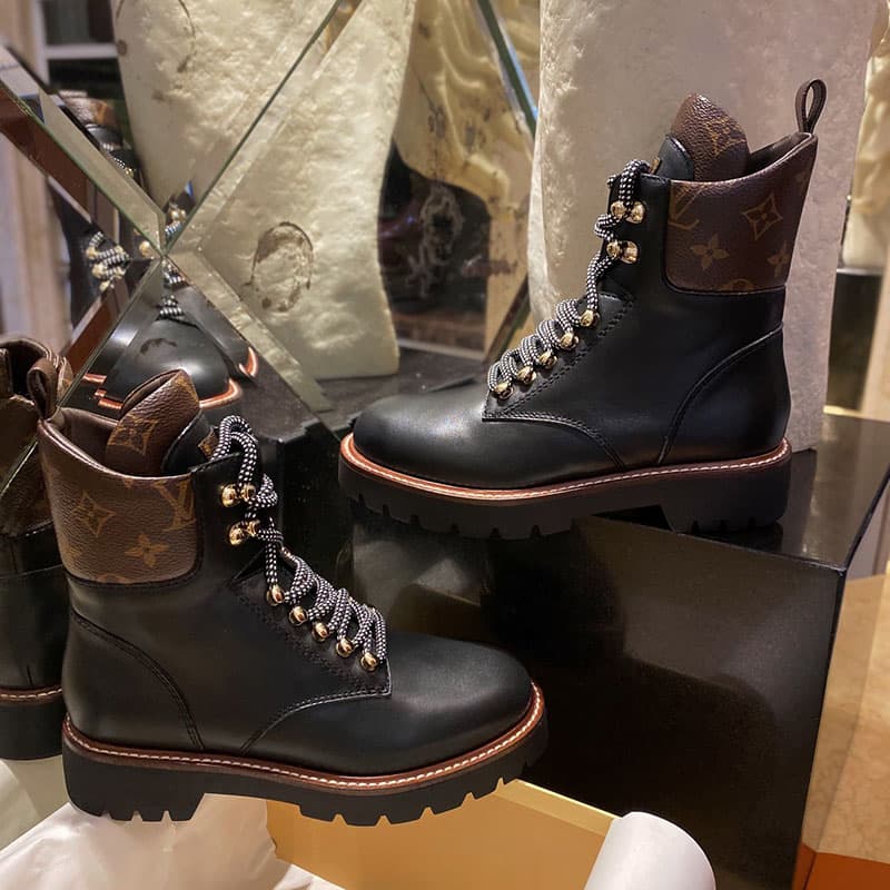 루이비통 카프스킨 모노그램 테리토리 플랫 레인저 부츠