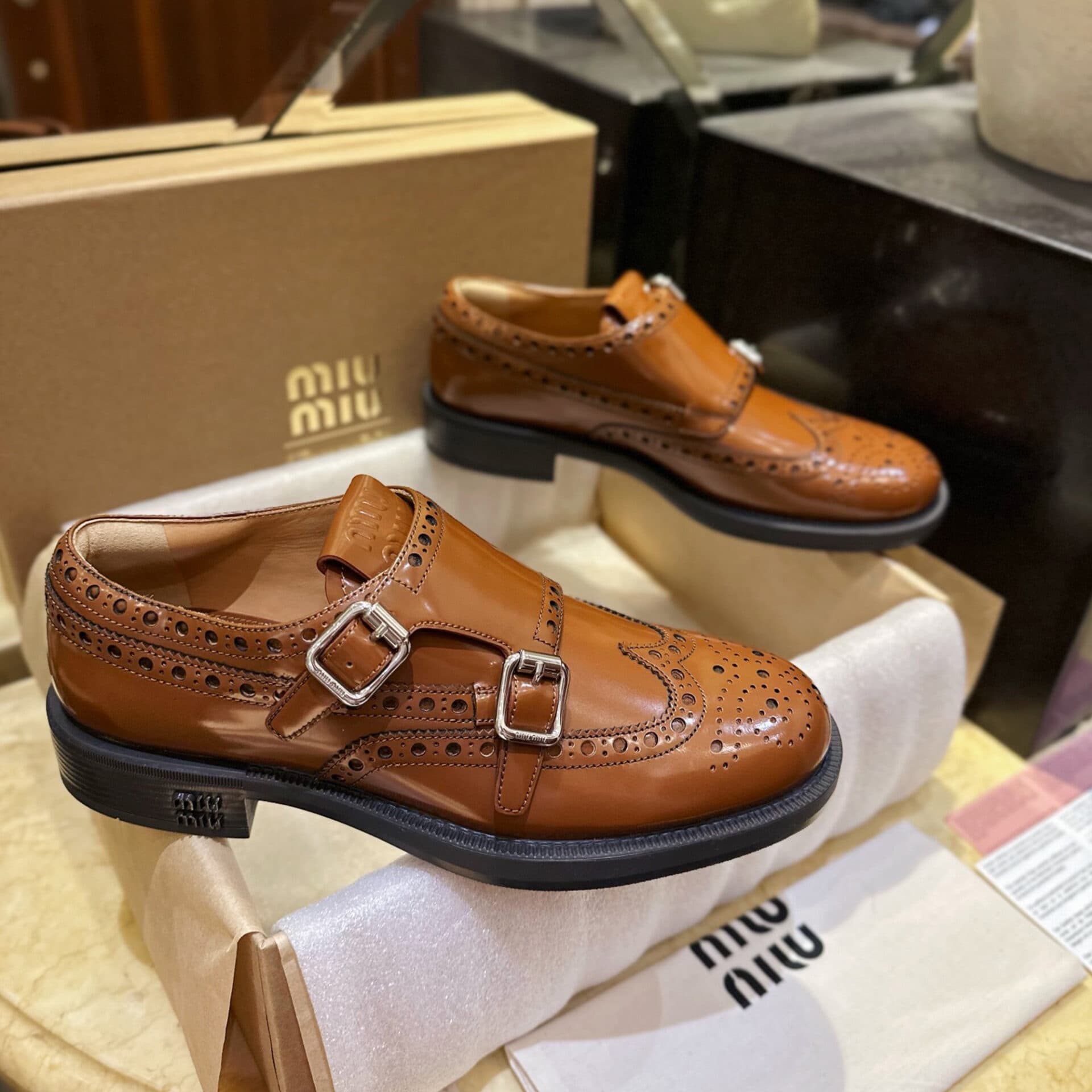 미우미우 X 처치스 타바코 브러쉬드 가죽 더블 몽크 브로그 슈즈 “35SIZE – 40SIZE”