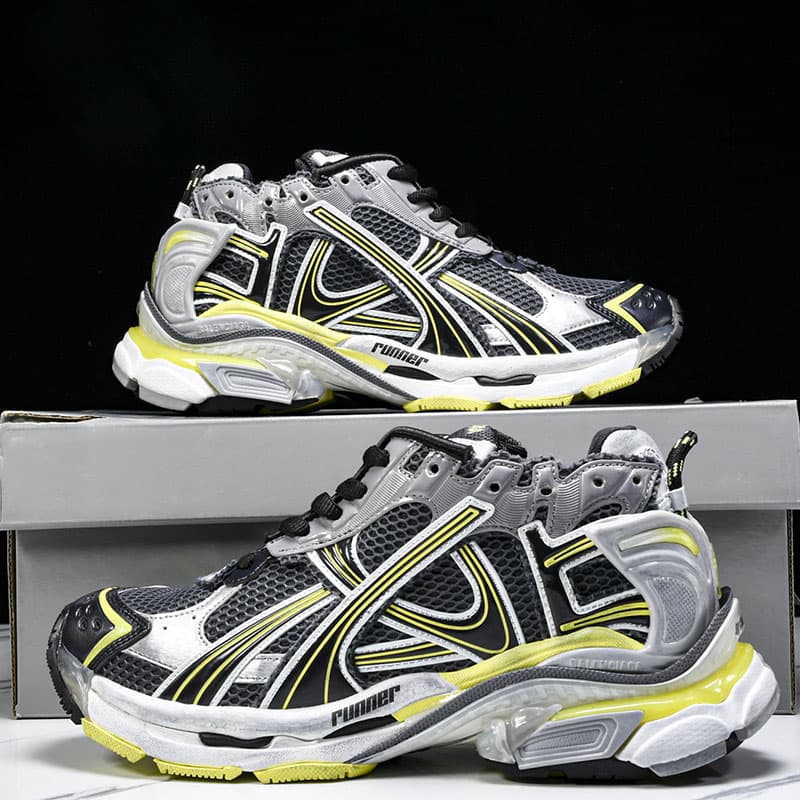 발렌시아가 러너 스니커즈