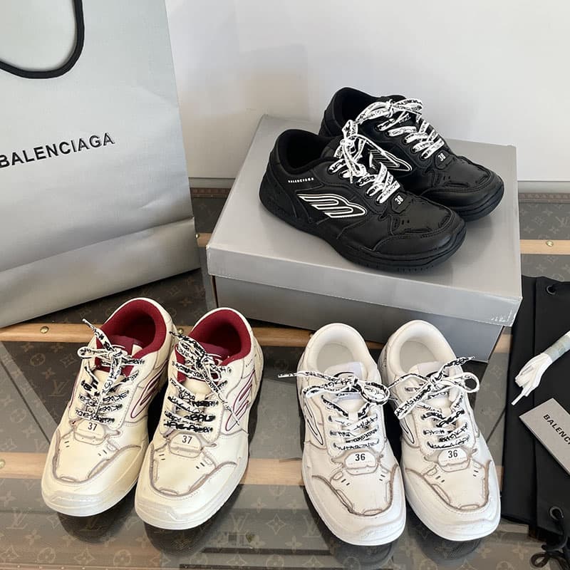 발렌시아가 햄튼스 원-아웃 스니커즈