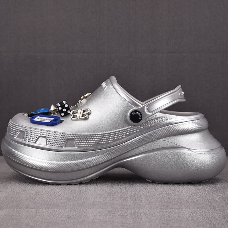 발렌시아가 x 크록스 지비츠 뮬 실버