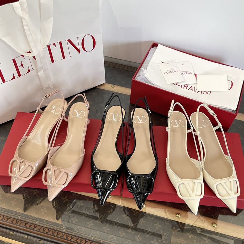 발렌티노 가라바니 V로고 힐 펌프스