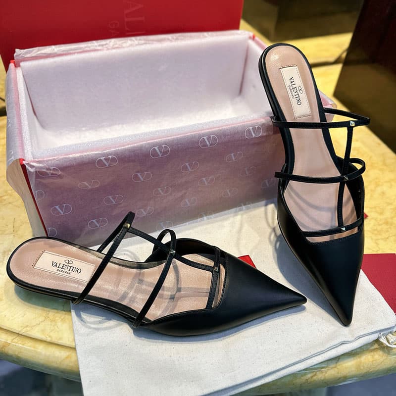 발렌티노 펌프스 가라바니 락스터드 포인트 케이지 뮬