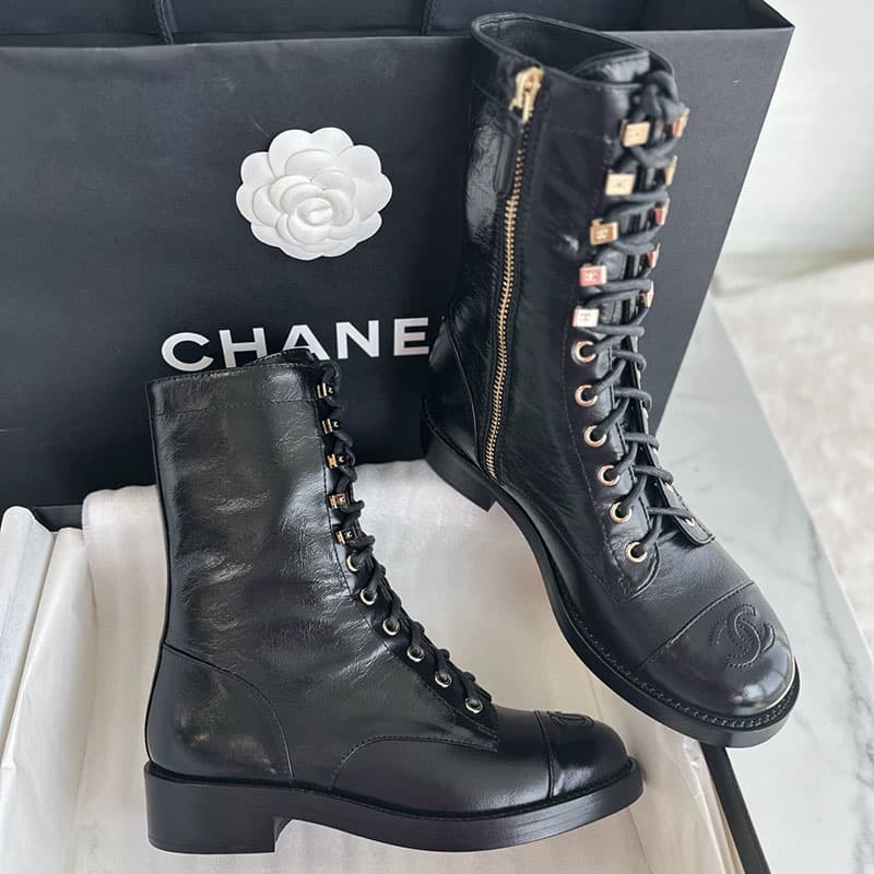 샤넬 레이스업 스트랩 워커 부츠