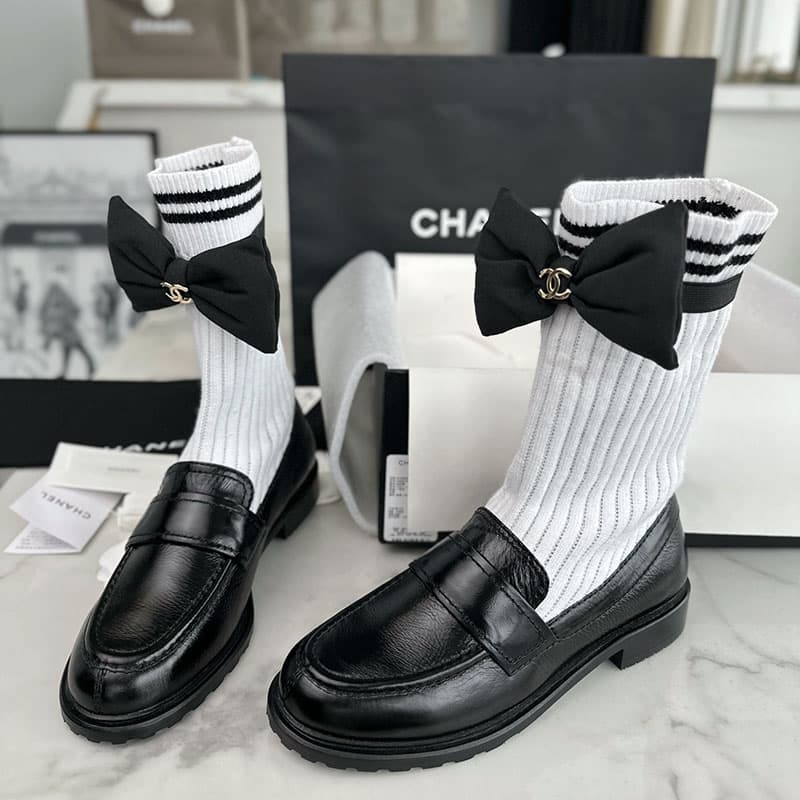 샤넬 리본 삭스 컴바인 모카신