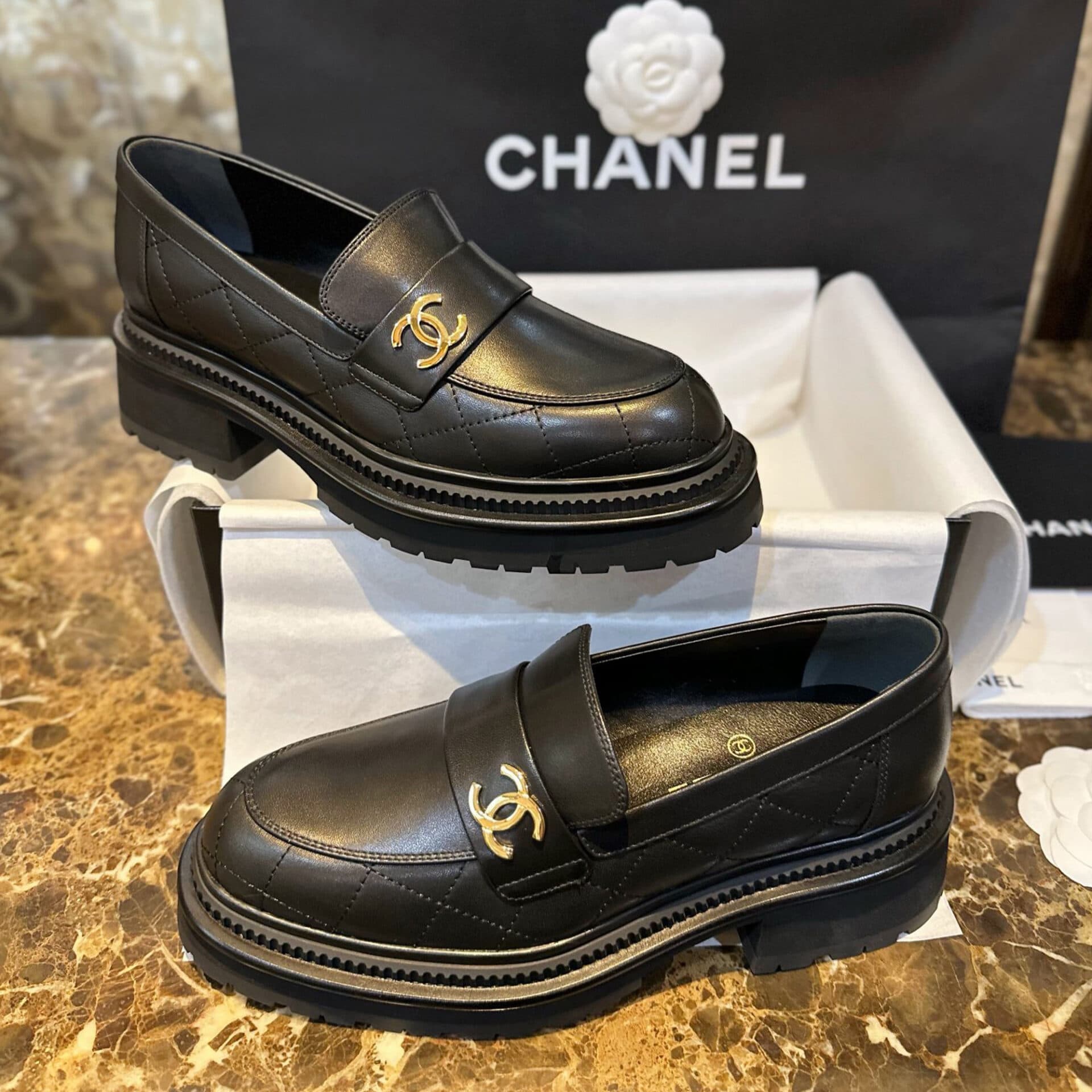 샤넬 23A 퀼팅 블랙 카프스킨 로퍼 “35SIZE – 40SIZE”