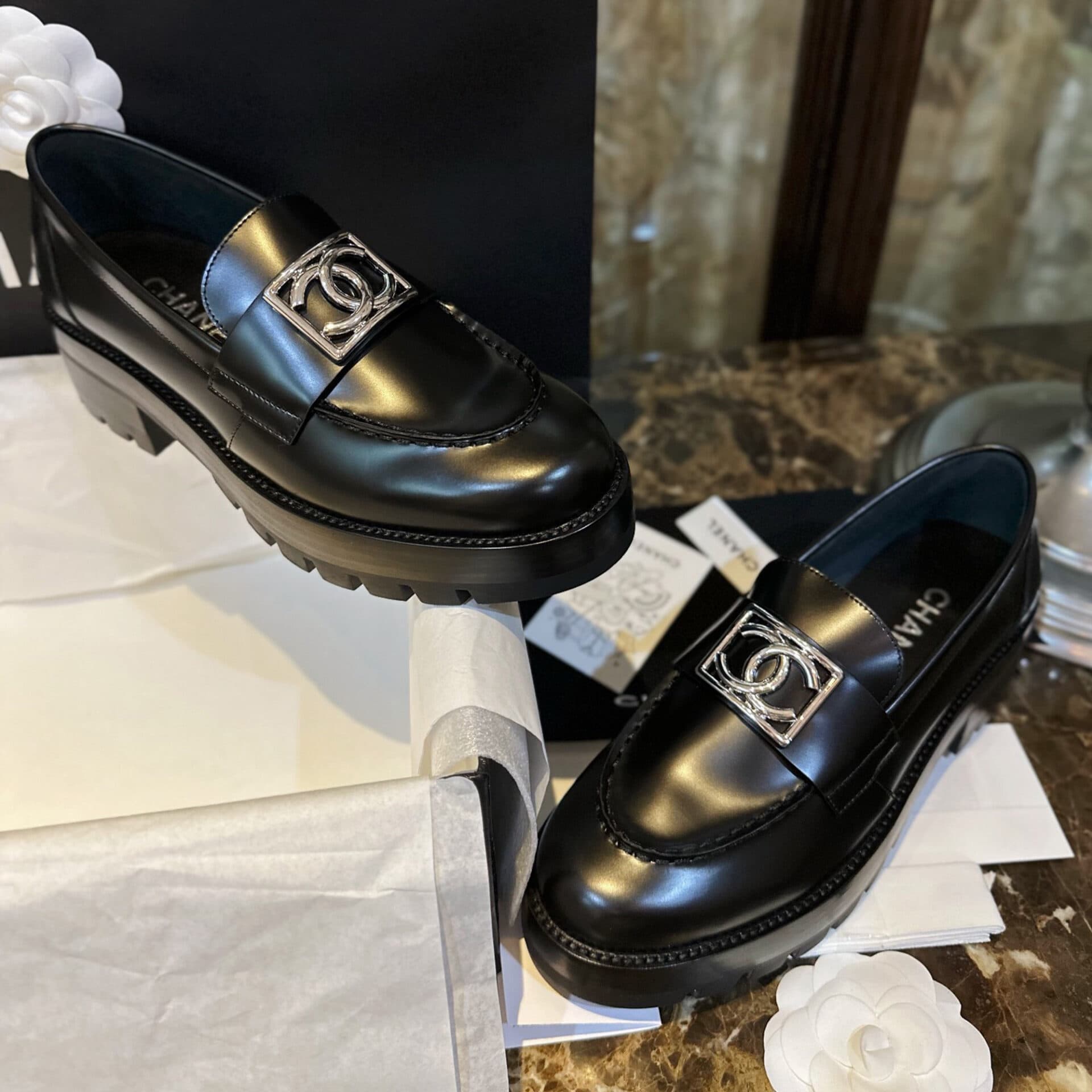 샤넬 23B 스퀘어 CC로고 블랙 카프스킨 로퍼 “35SIZE – 41SIZE”