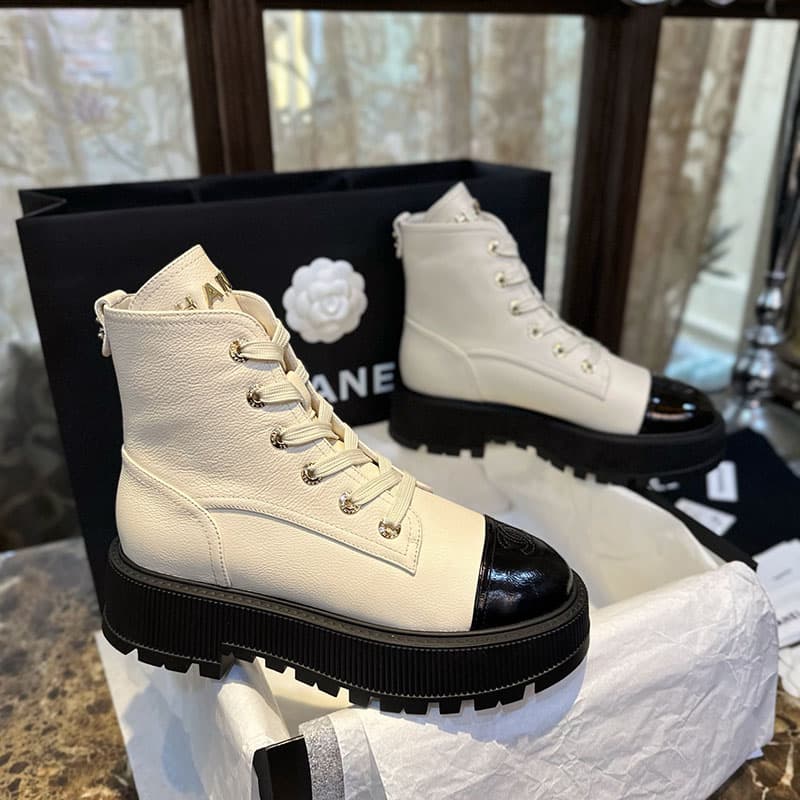 샤넬 23b 레이스업 투톤 부츠