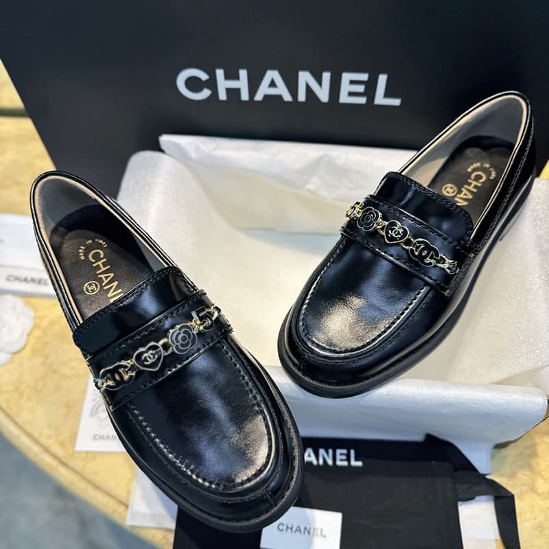 샤넬 24A CC 드롭 체인 로퍼