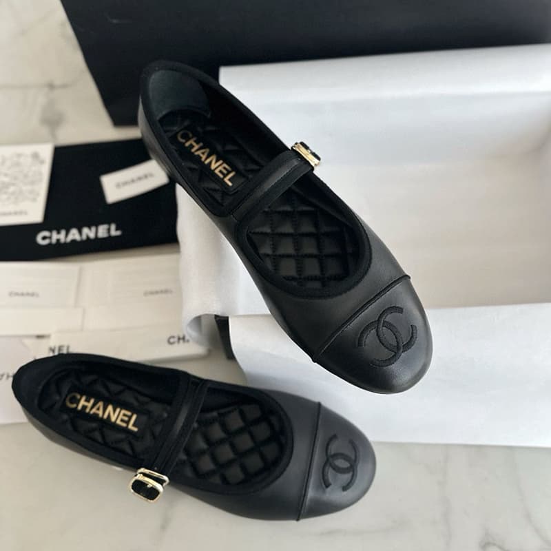 샤넬 24B 체인 CC로고 로퍼