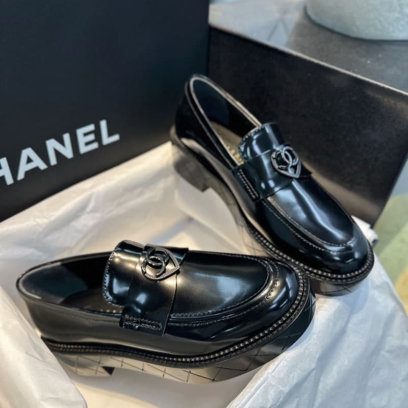 샤넬 24K CC로고 샤이니 하트 로퍼