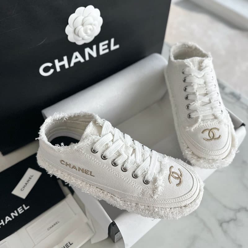 샤넬 24s CC로고 태슬 데님 스니커즈