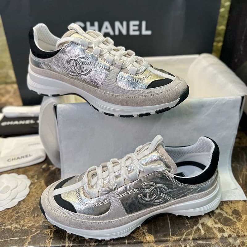 샤넬 25A CC로고 스니커즈 실버