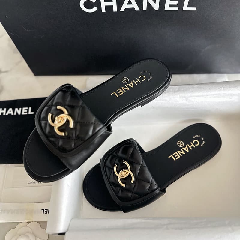 샤넬 25A CC로고 퀼팅 뮬 슬리퍼