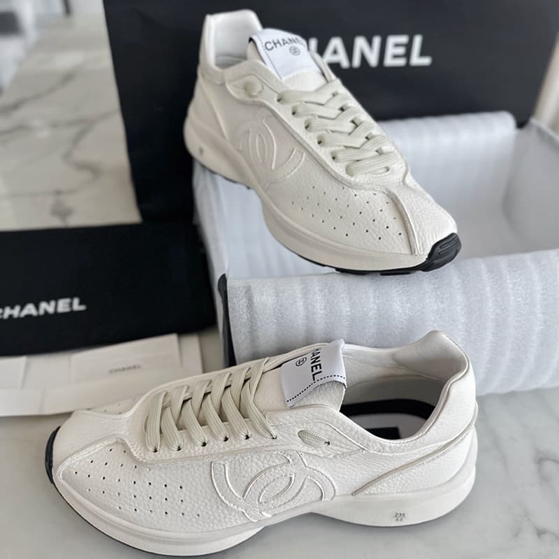 샤넬 25 크루즈 스니커즈