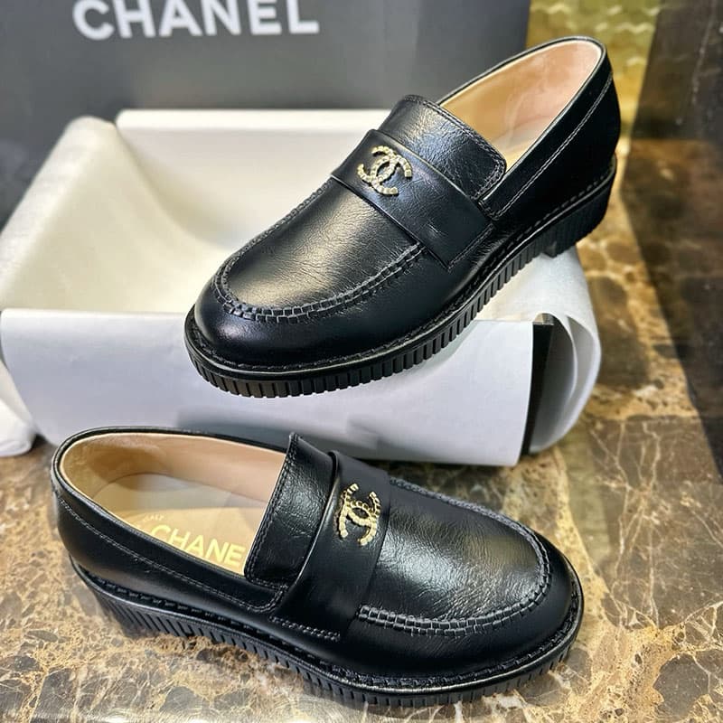 샤넬 25 크루즈 컬렉션 로퍼