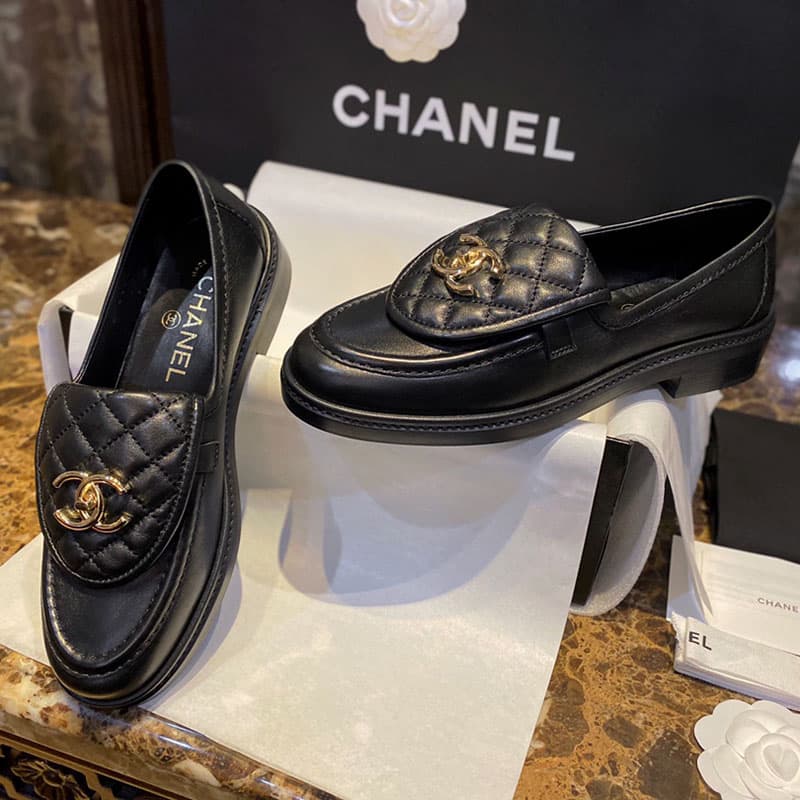 샤넬 CC 로고 턴락 퀼팅 로퍼