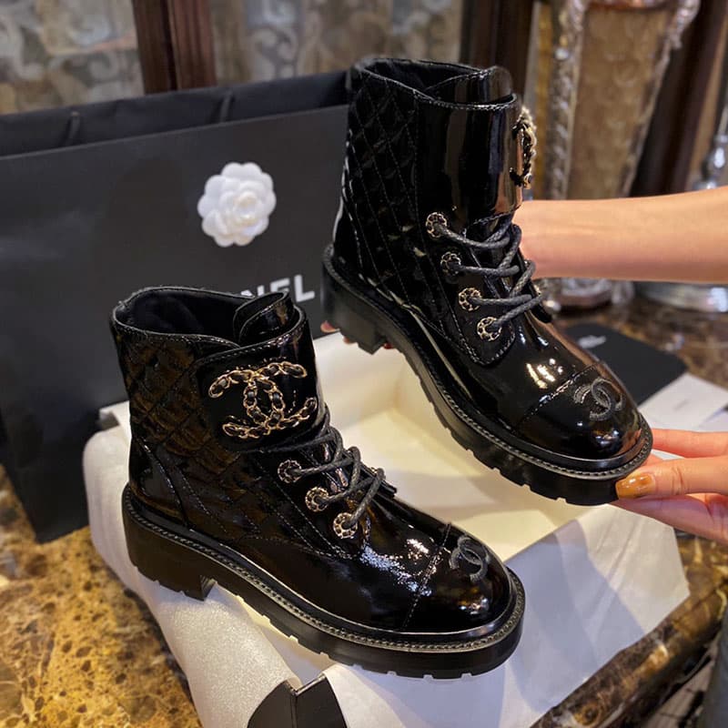 샤넬 cc로고 퀄팅 레이스업 부츠
