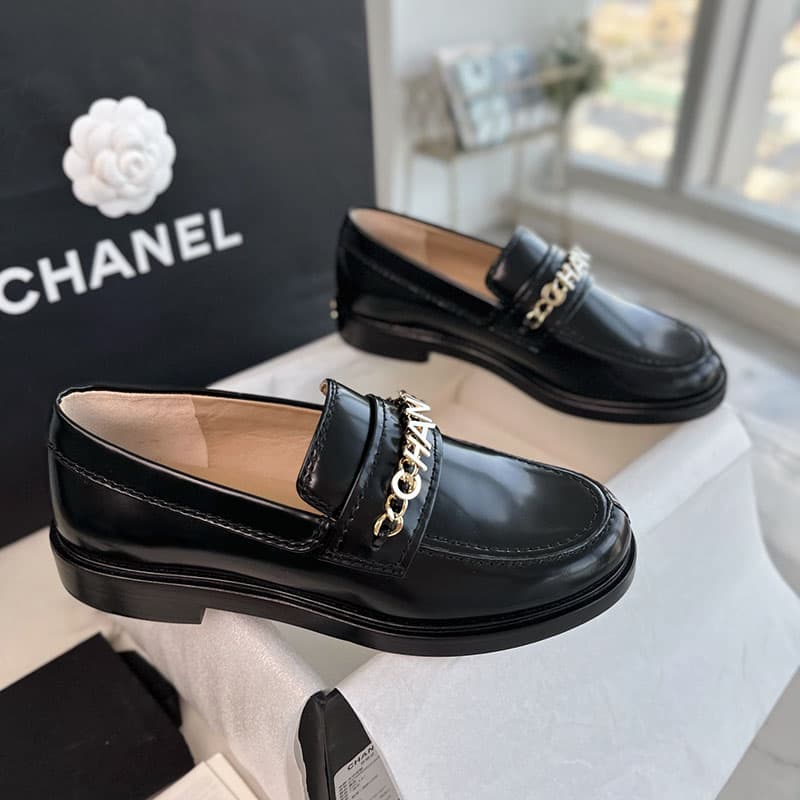 샤넬 cc 로고 체인 모카신 로퍼