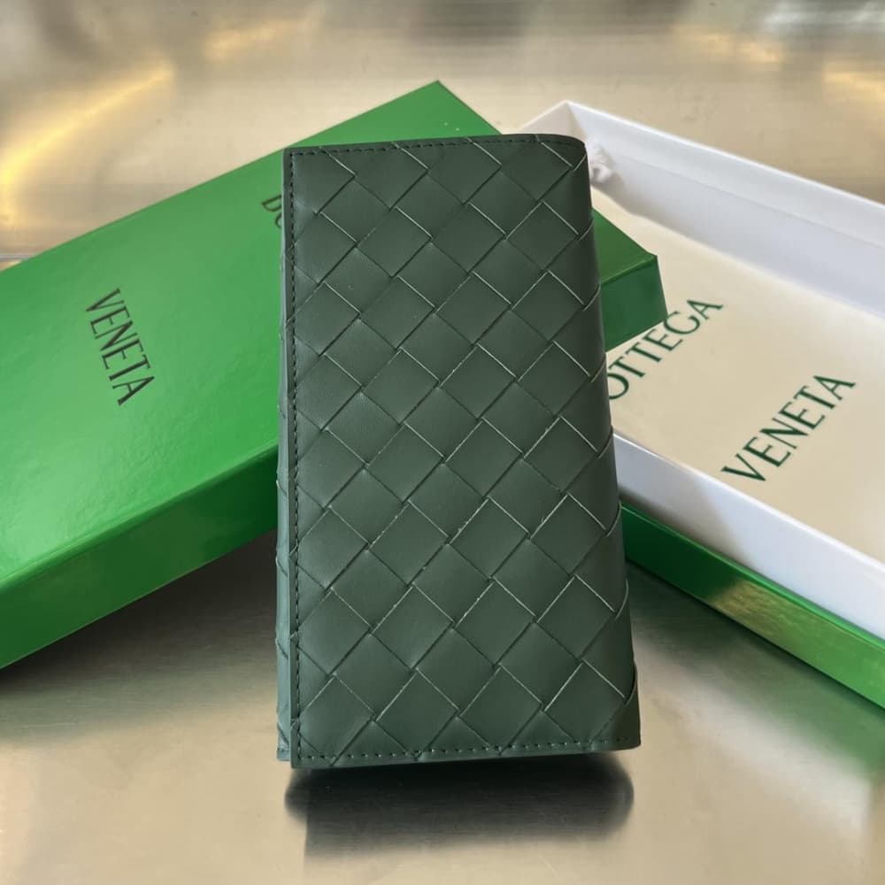 Bottega Veneta Intrecciato Vertical Wallet