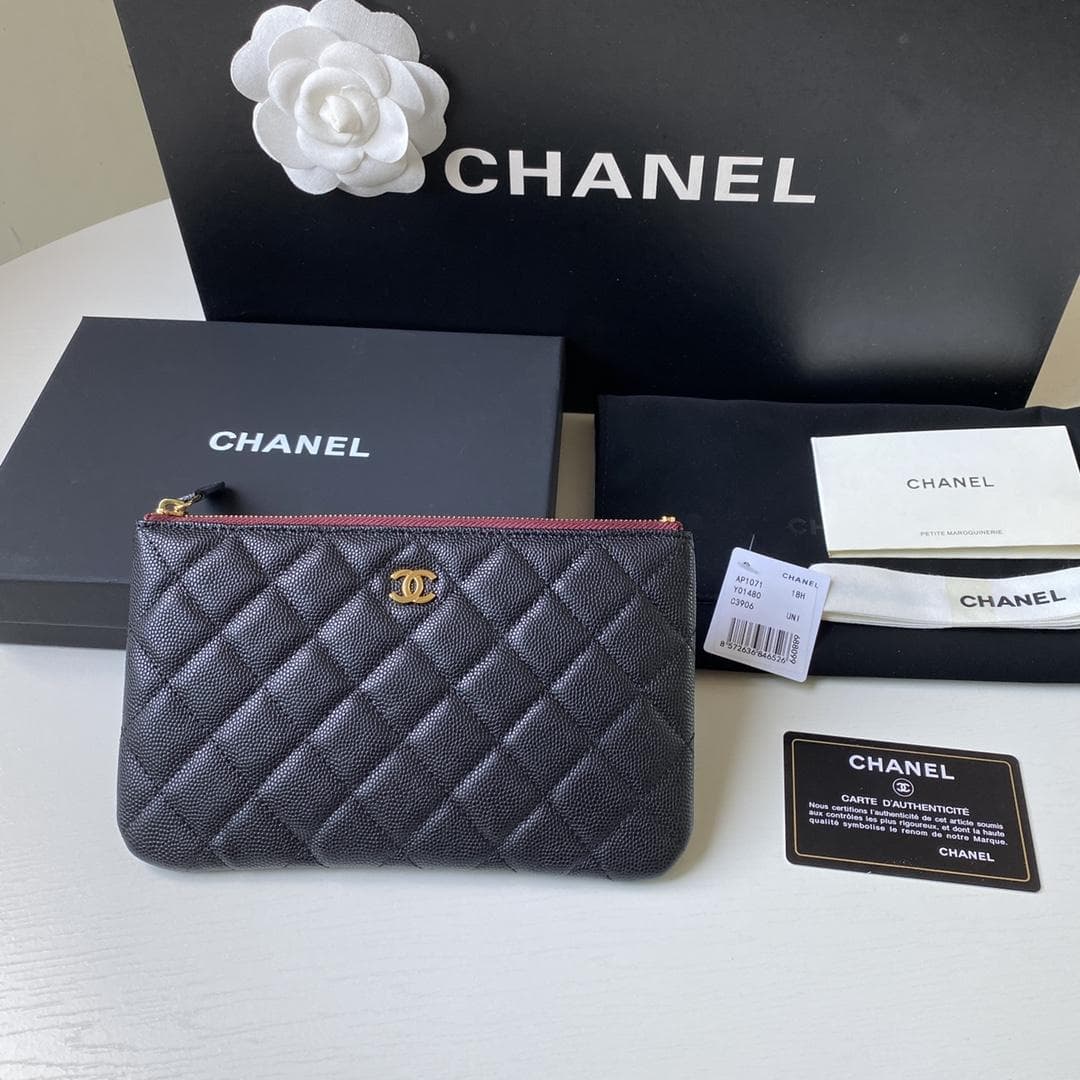Chanel AP1071