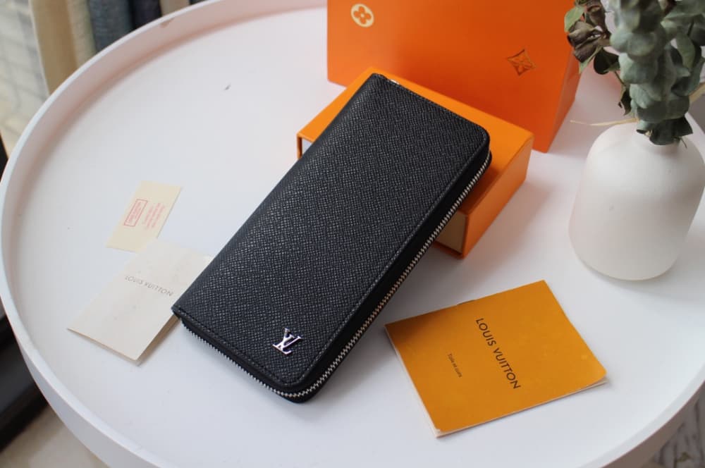 Louis Vuitton M30317