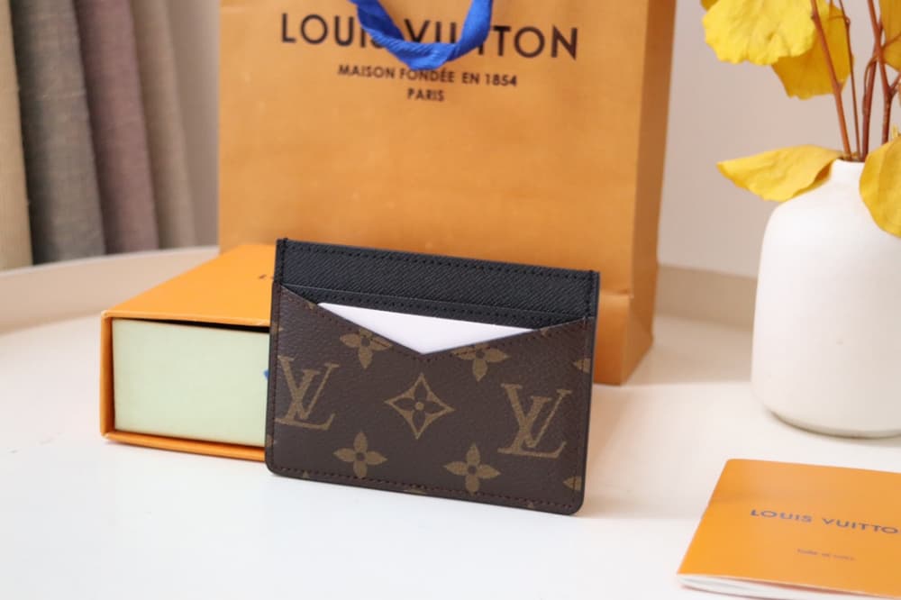 Louis Vuitton M60166