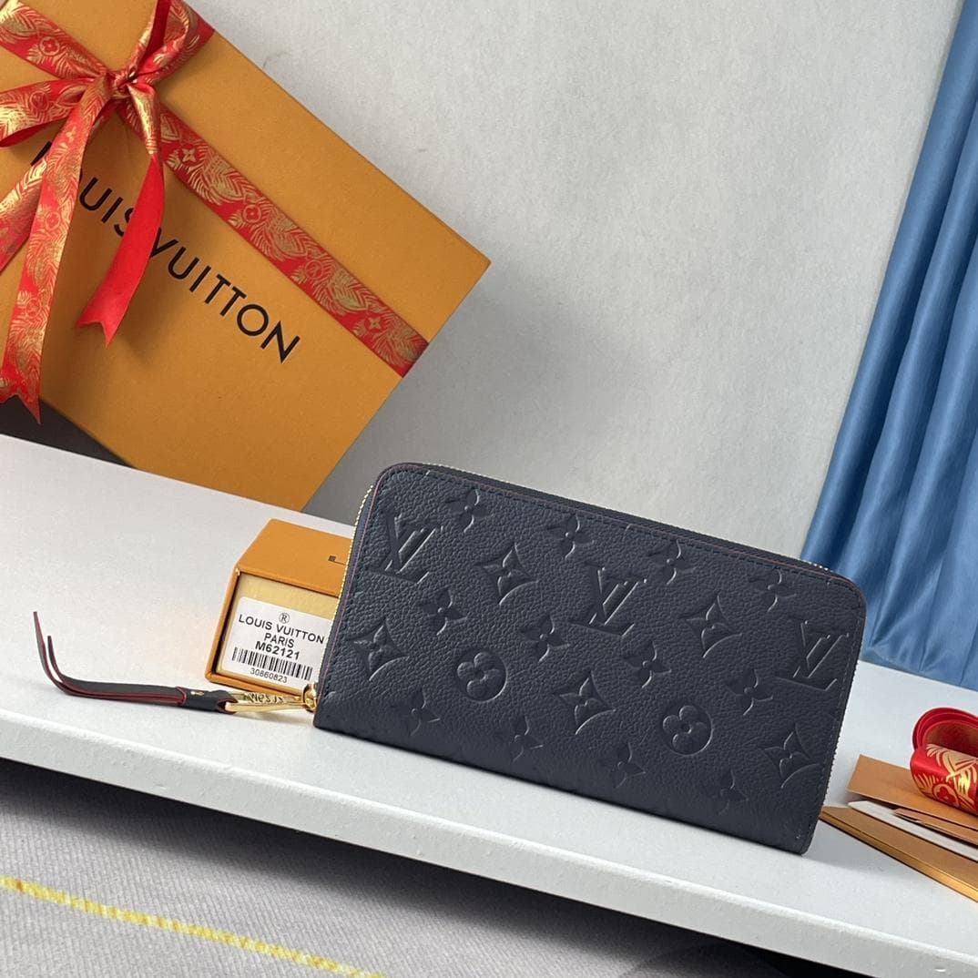 Louis Vuitton M62121