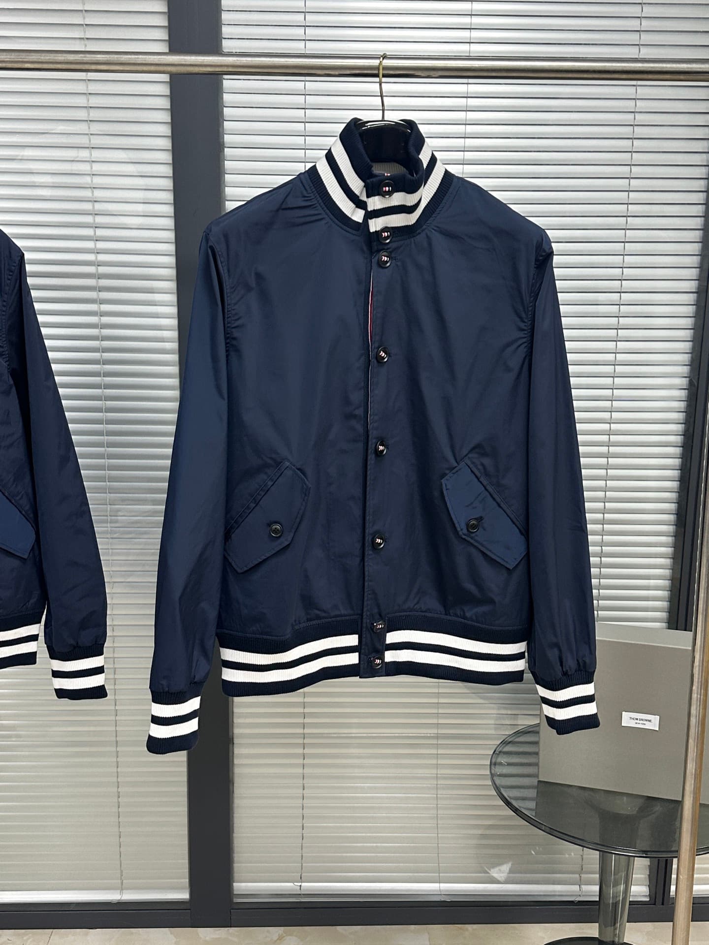 톰브라운 립 칼라 봄버 자켓